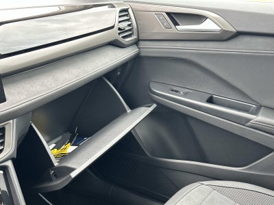 2026 Volkswagen Taos SE Black FWD