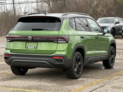 2026 Volkswagen Taos SE Black FWD