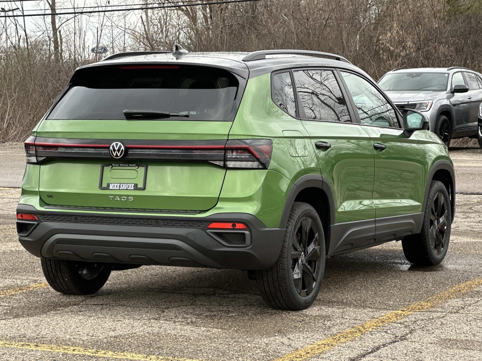 2026 Volkswagen Taos SE Black FWD