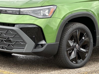 2026 Volkswagen Taos SE Black FWD