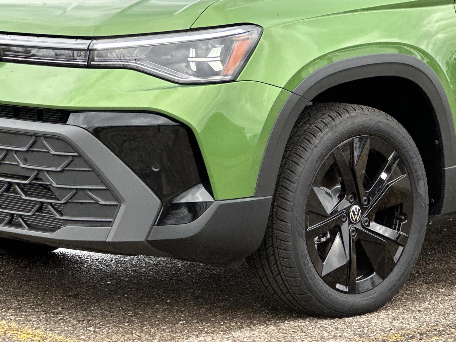 2026 Volkswagen Taos SE Black FWD