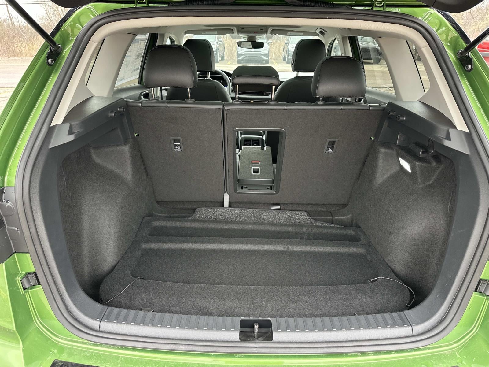 2026 Volkswagen Taos SE Black FWD