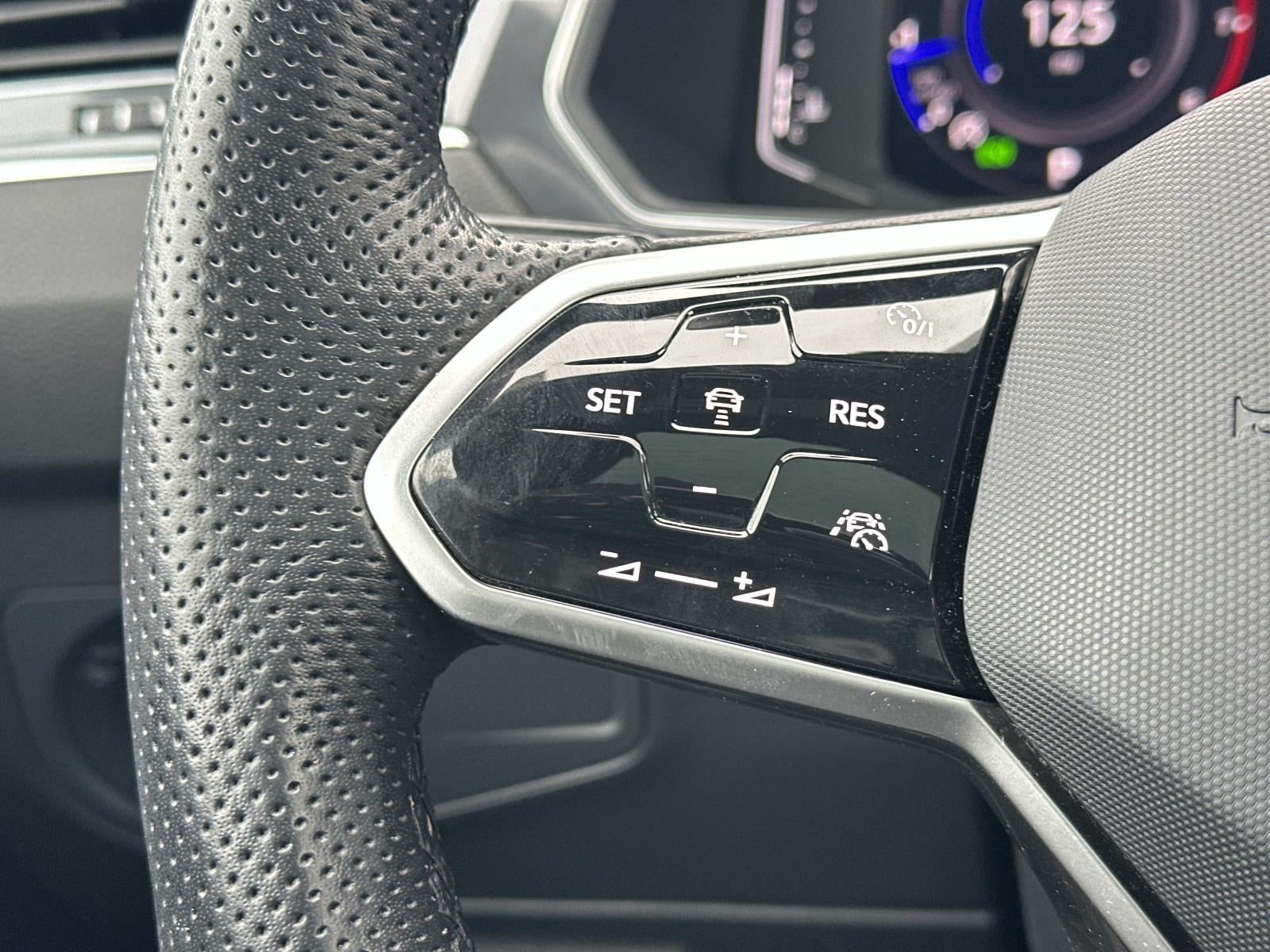 2022 Volkswagen Tiguan 2.0T SEL R-Line 4MOTION