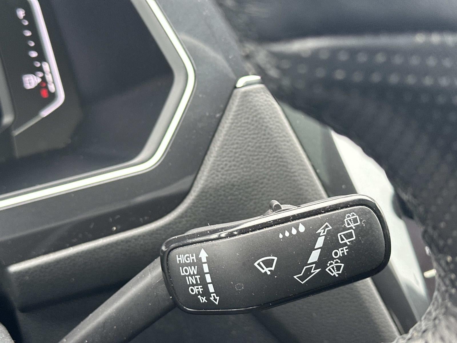 2022 Volkswagen Tiguan 2.0T SEL R-Line 4MOTION