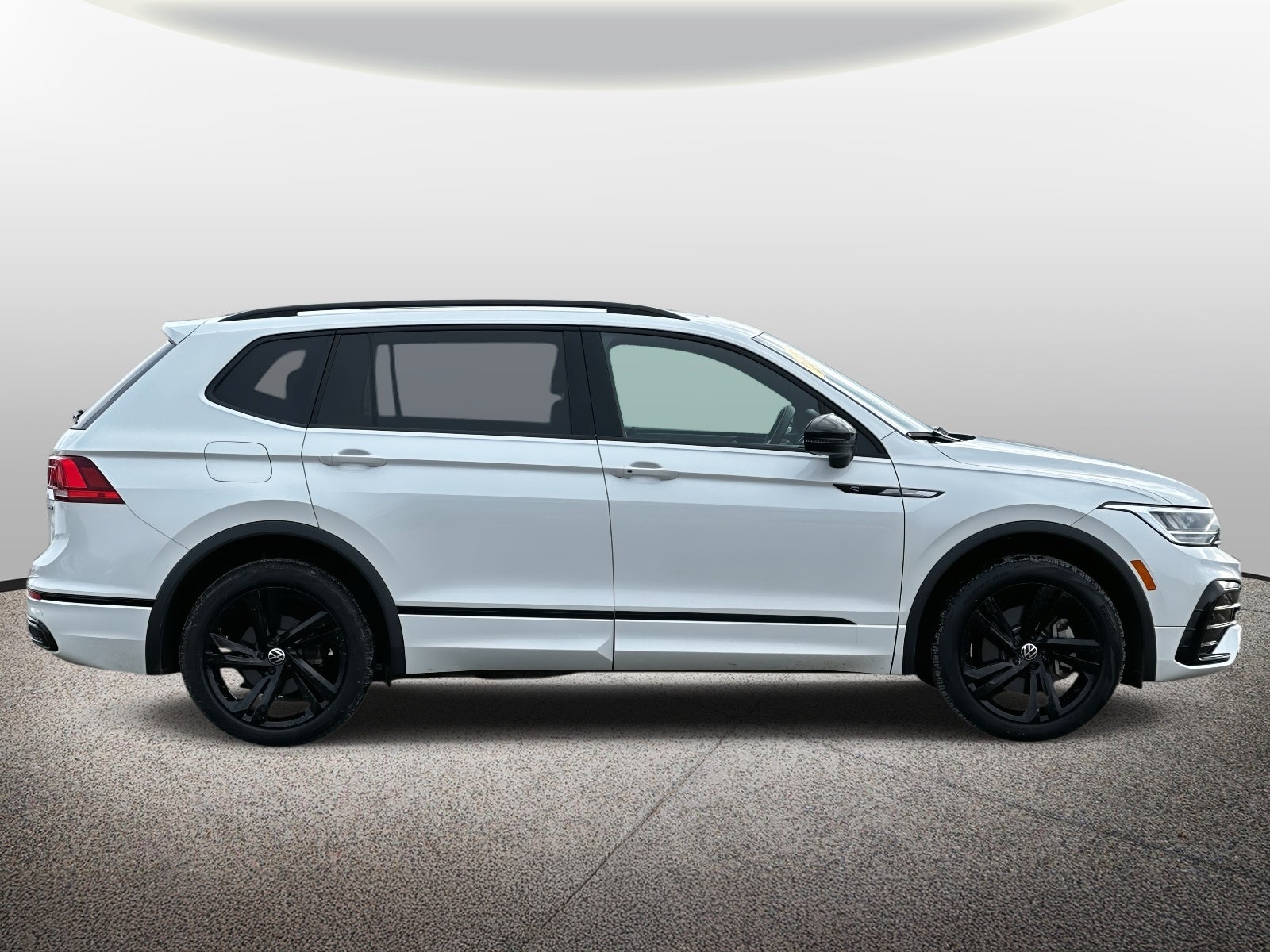 2023 Volkswagen Tiguan 2.0T SE R-Line Black 4MOTION