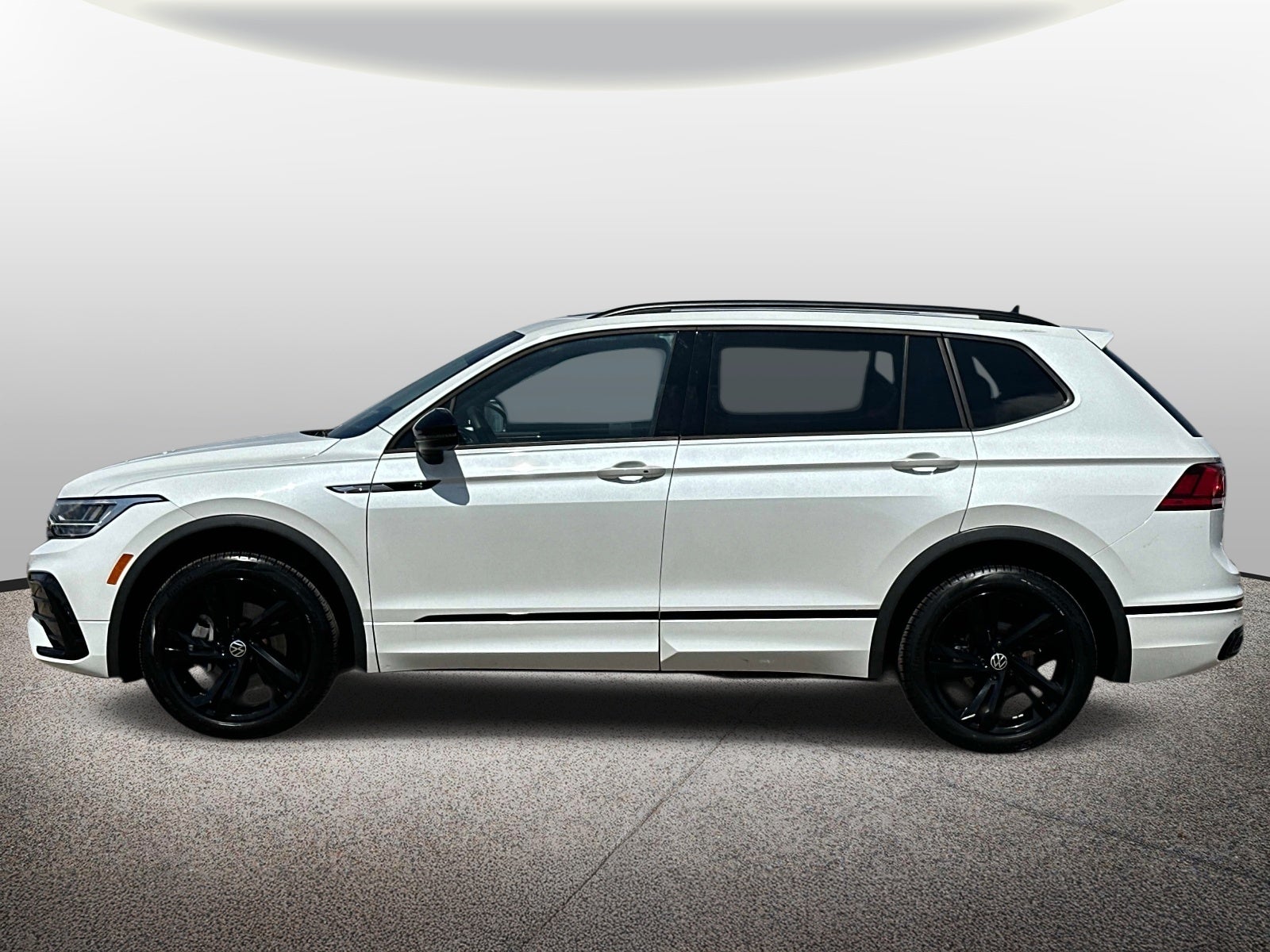 2023 Volkswagen Tiguan 2.0T SE R-Line Black 4MOTION