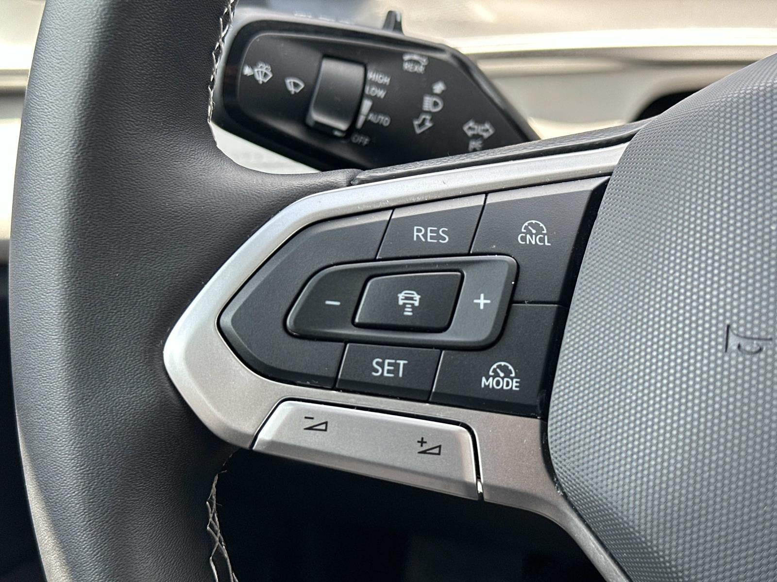 2025 Volkswagen Tiguan 2.0T SE 4MOTION