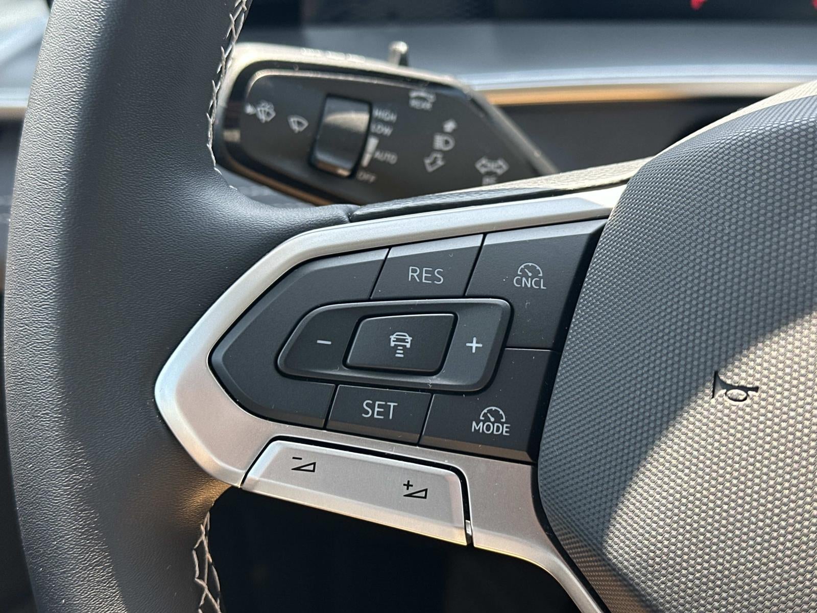 2025 Volkswagen Tiguan 2.0T SE 4MOTION
