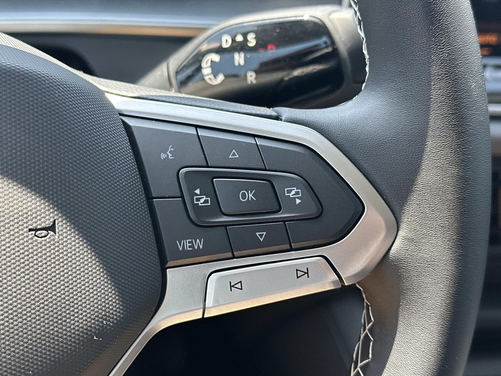 2025 Volkswagen Tiguan 2.0T SE 4MOTION
