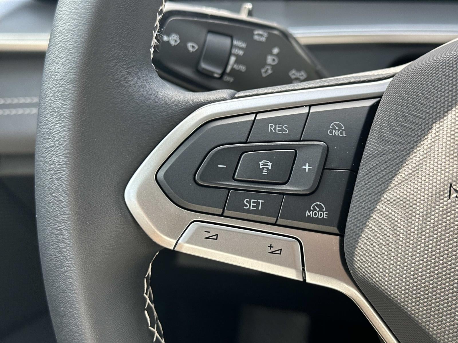 2025 Volkswagen Tiguan 2.0T SE 4MOTION