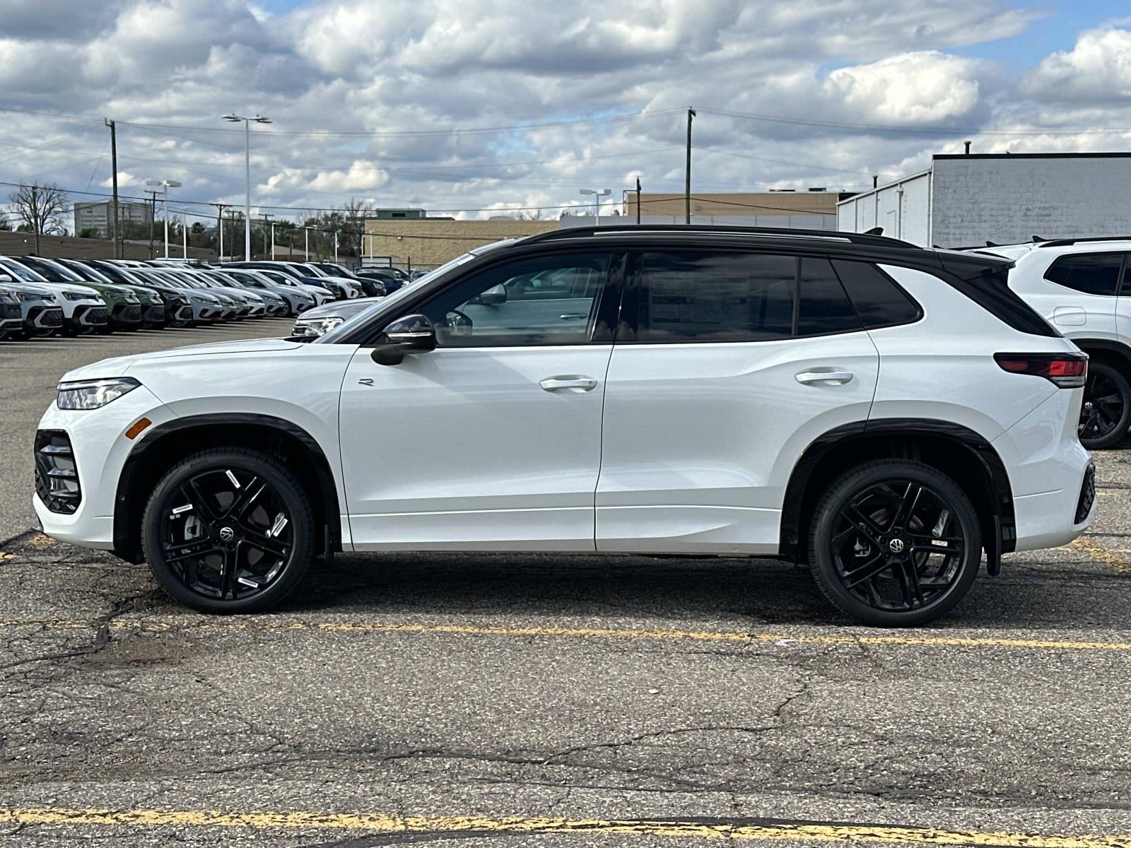 2026 Volkswagen Tiguan SE R-Line Black 4MOTION