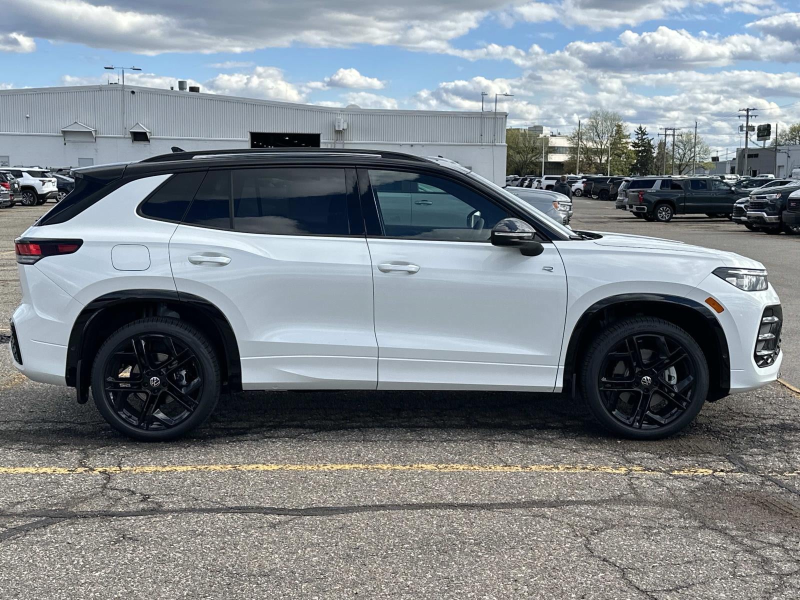 2026 Volkswagen Tiguan SE R-Line Black 4MOTION
