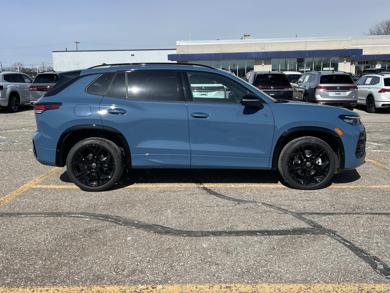 2026 Volkswagen Tiguan 2.0T SE R-Line Black 4MOTION