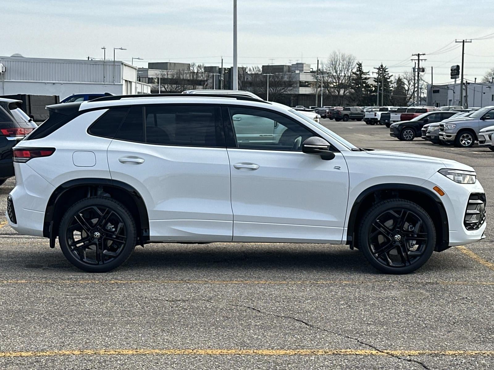 2026 Volkswagen Tiguan SE R-Line Black 4MOTION