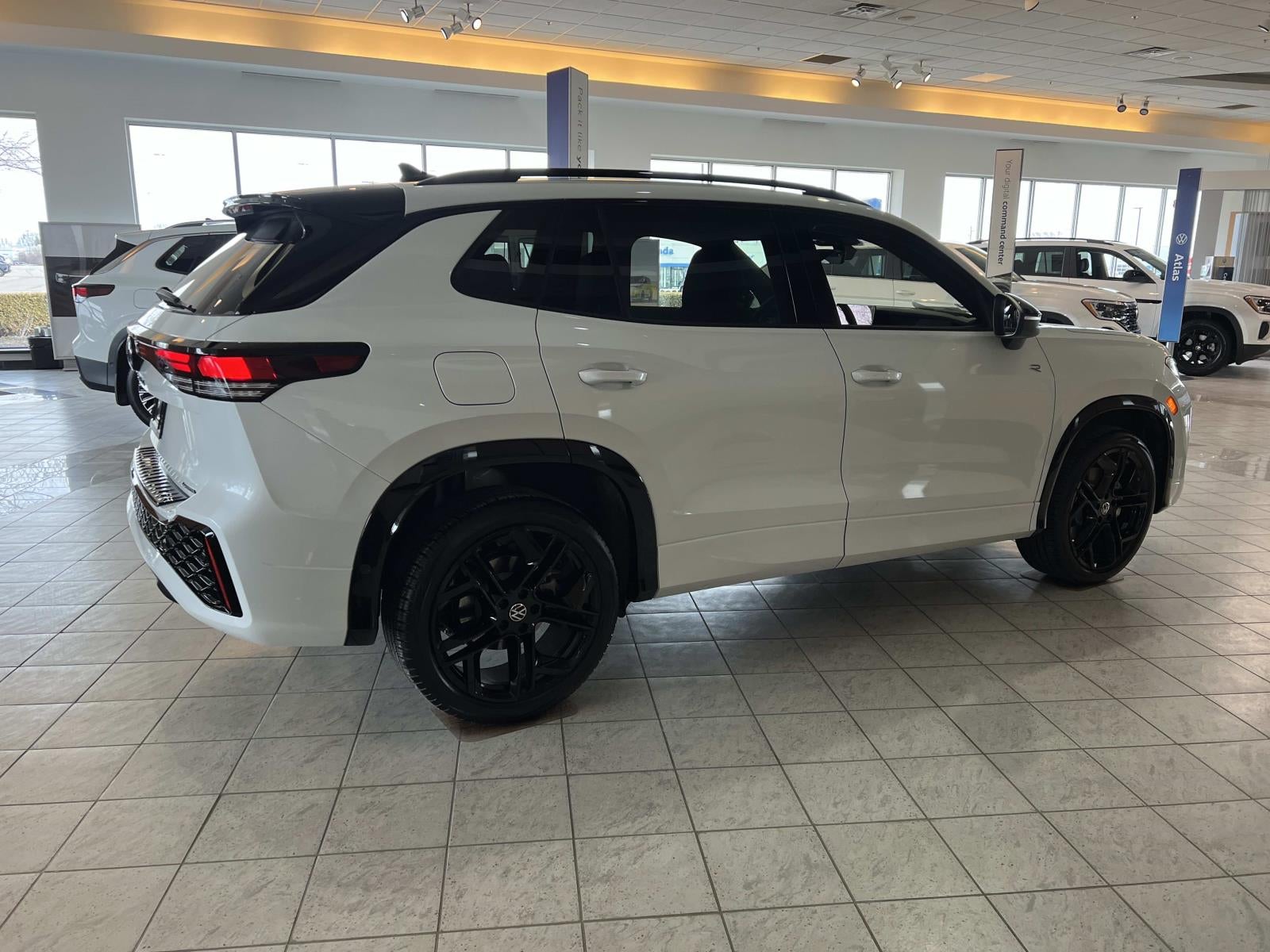 2026 Volkswagen Tiguan 2.0T SE R-Line Black 4MOTION