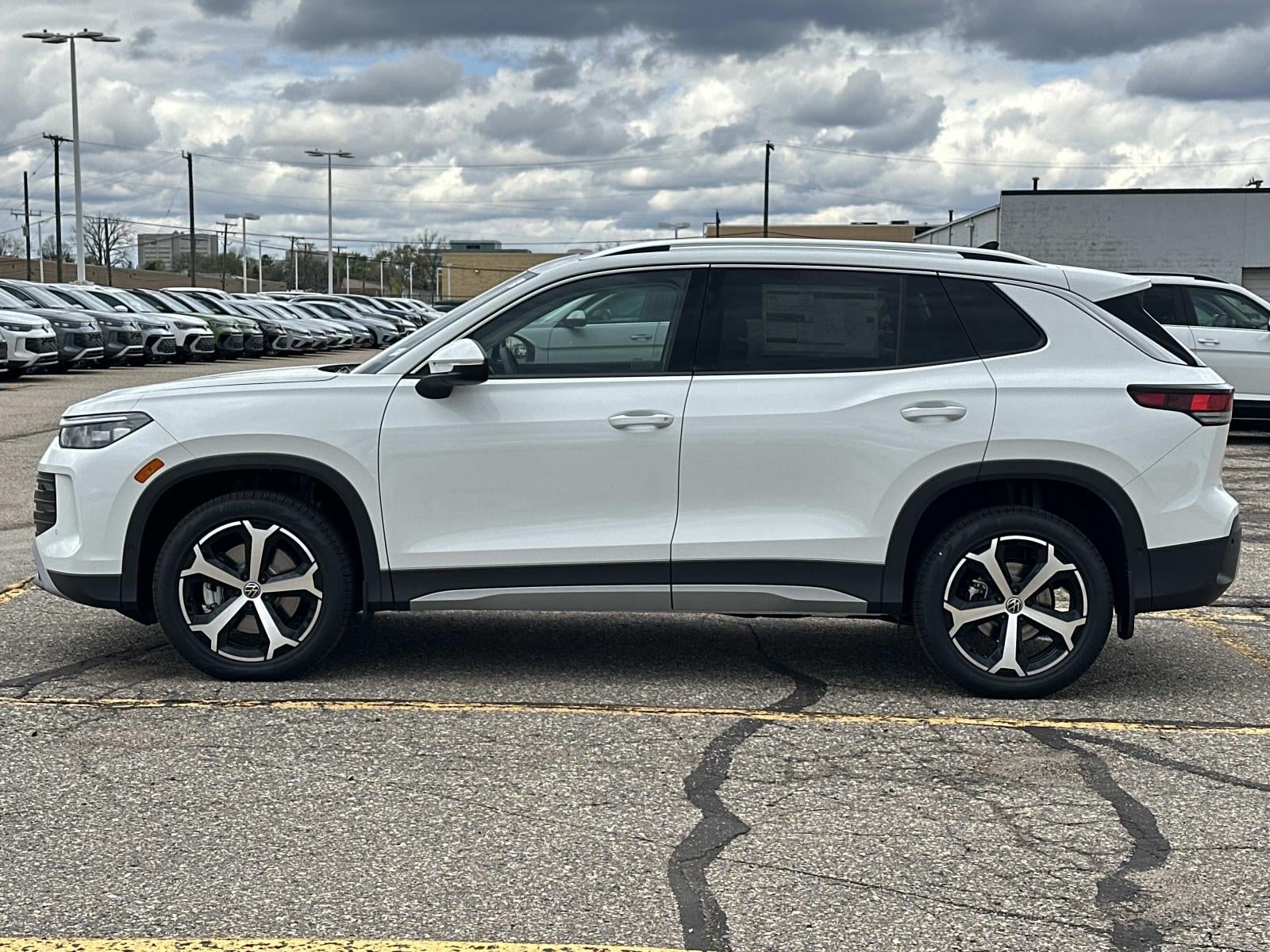 2026 Volkswagen Tiguan 2.0T SE