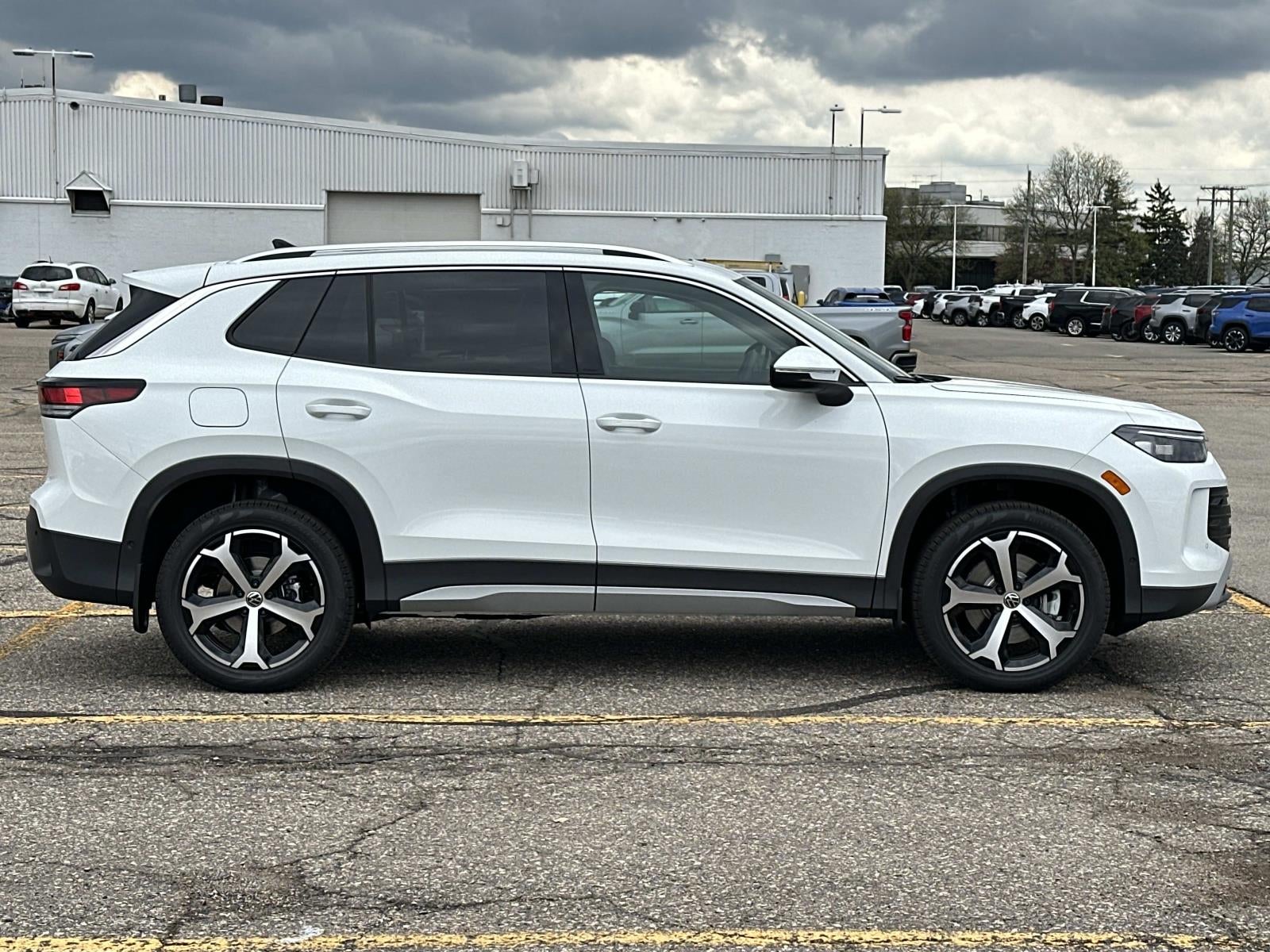 2026 Volkswagen Tiguan 2.0T SE
