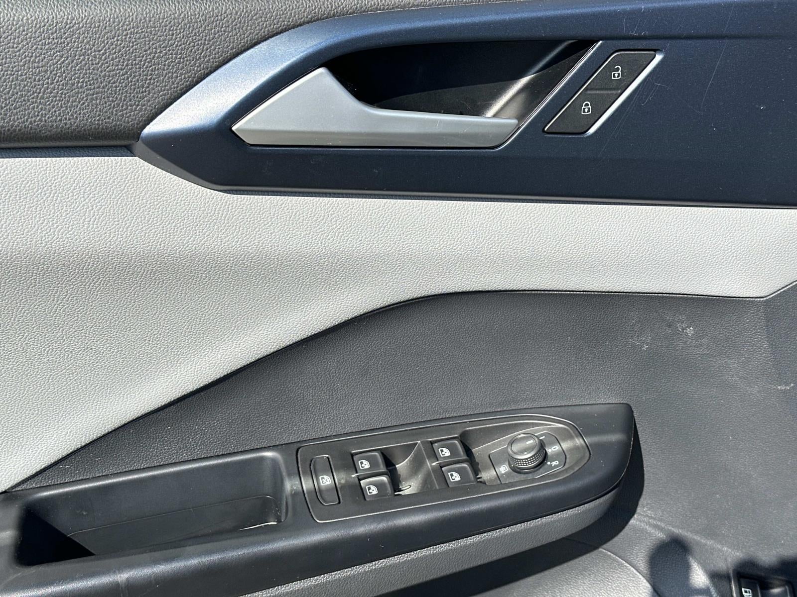 2023 Volkswagen Taos SE FWD