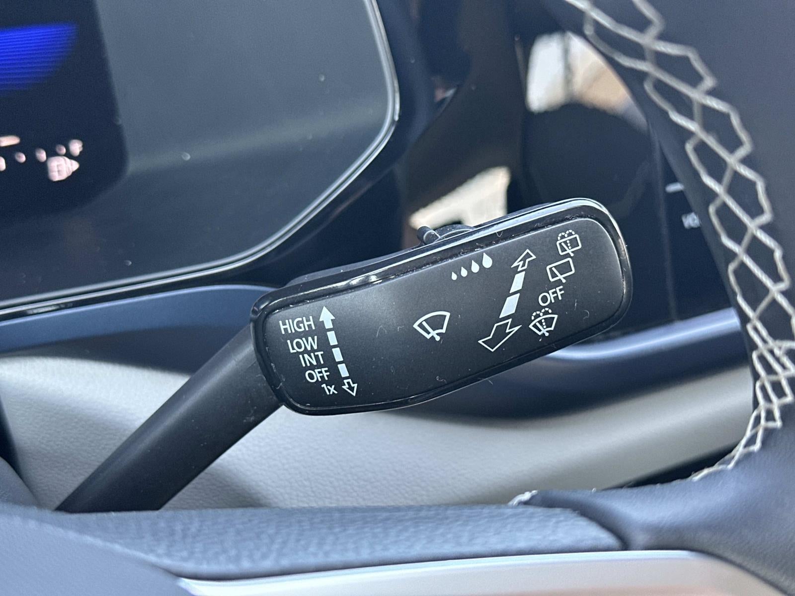 2023 Volkswagen Taos SE FWD
