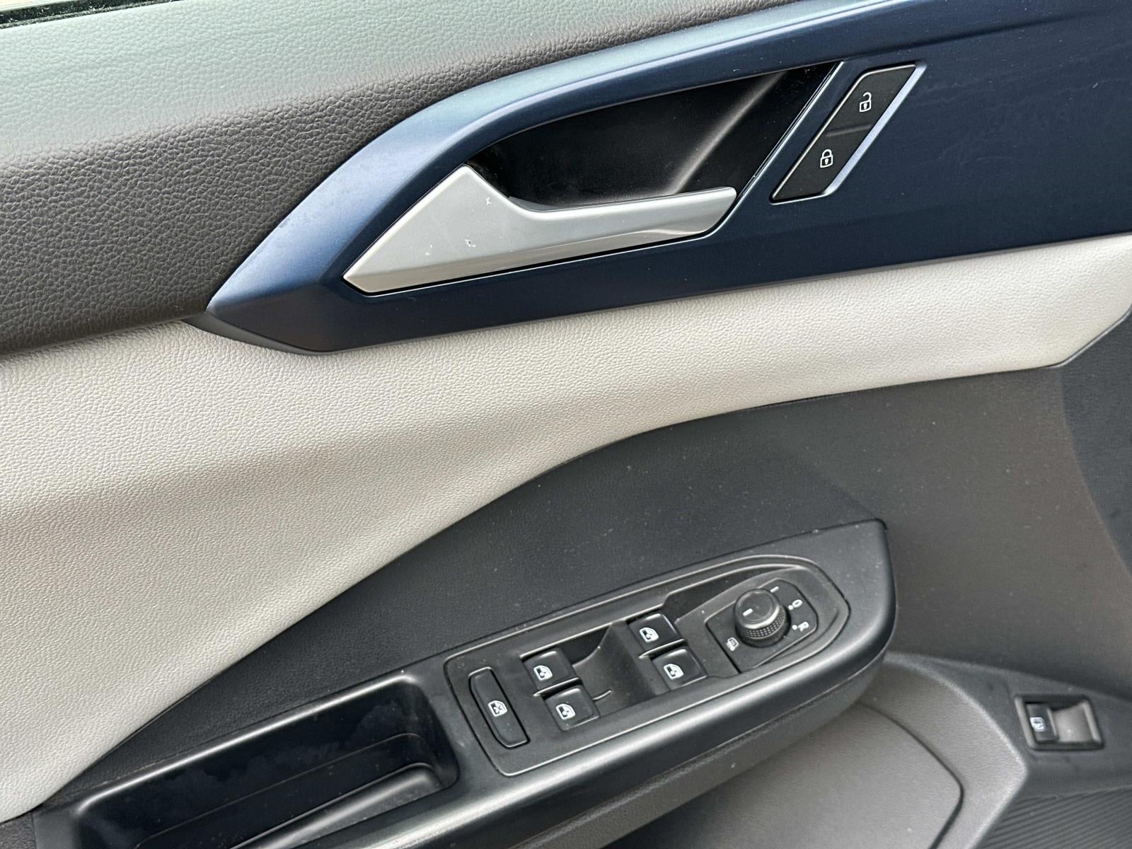 2023 Volkswagen Taos SE FWD