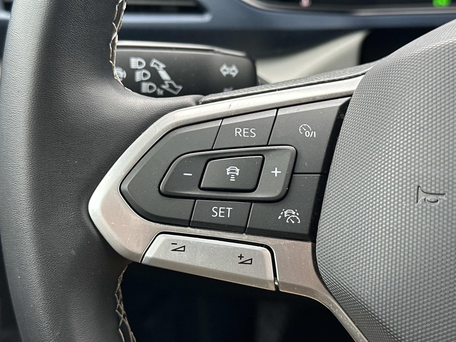 2023 Volkswagen Taos SE FWD