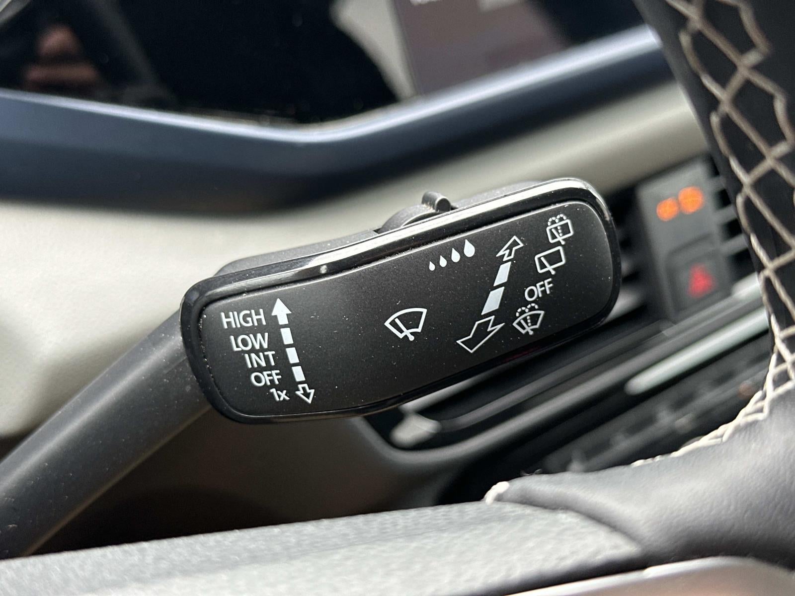2023 Volkswagen Taos SE FWD