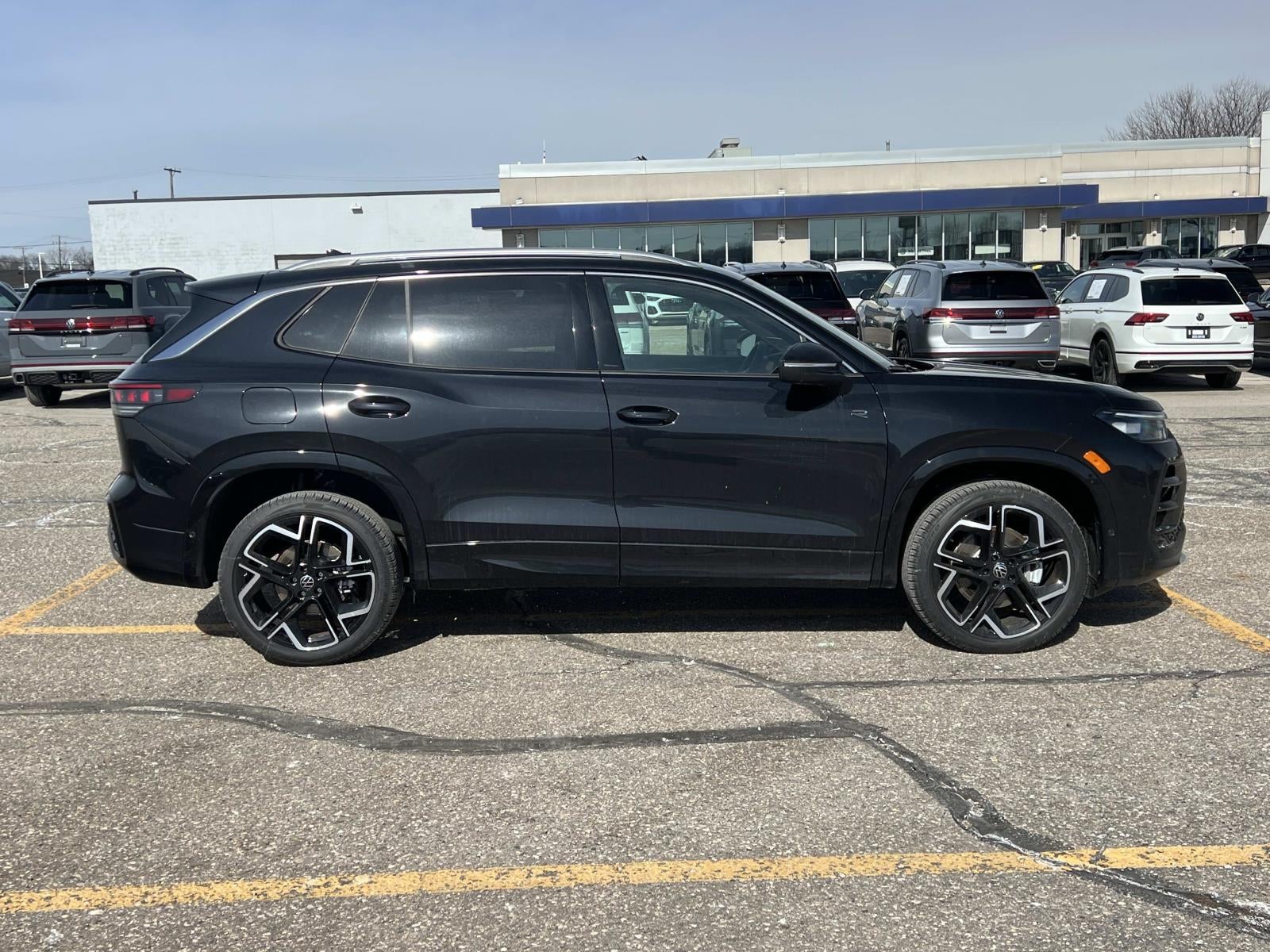 2026 Volkswagen Tiguan 2.0T SEL R-Line Turbo 4MOTION