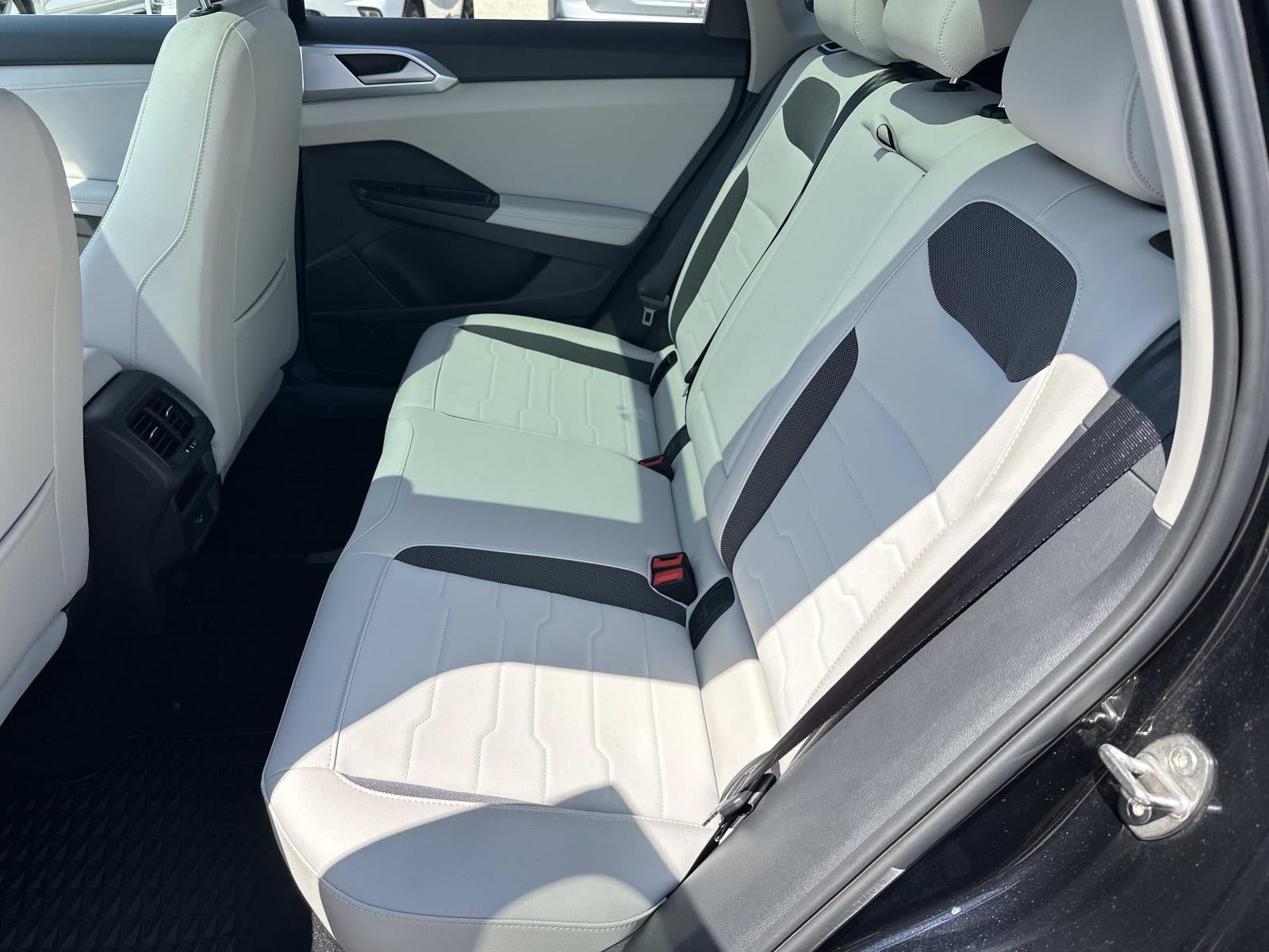 2025 Volkswagen Taos SE 4MOTION