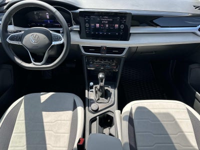 2025 Volkswagen Taos SE 4MOTION