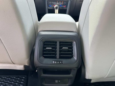 2025 Volkswagen Taos SE 4MOTION