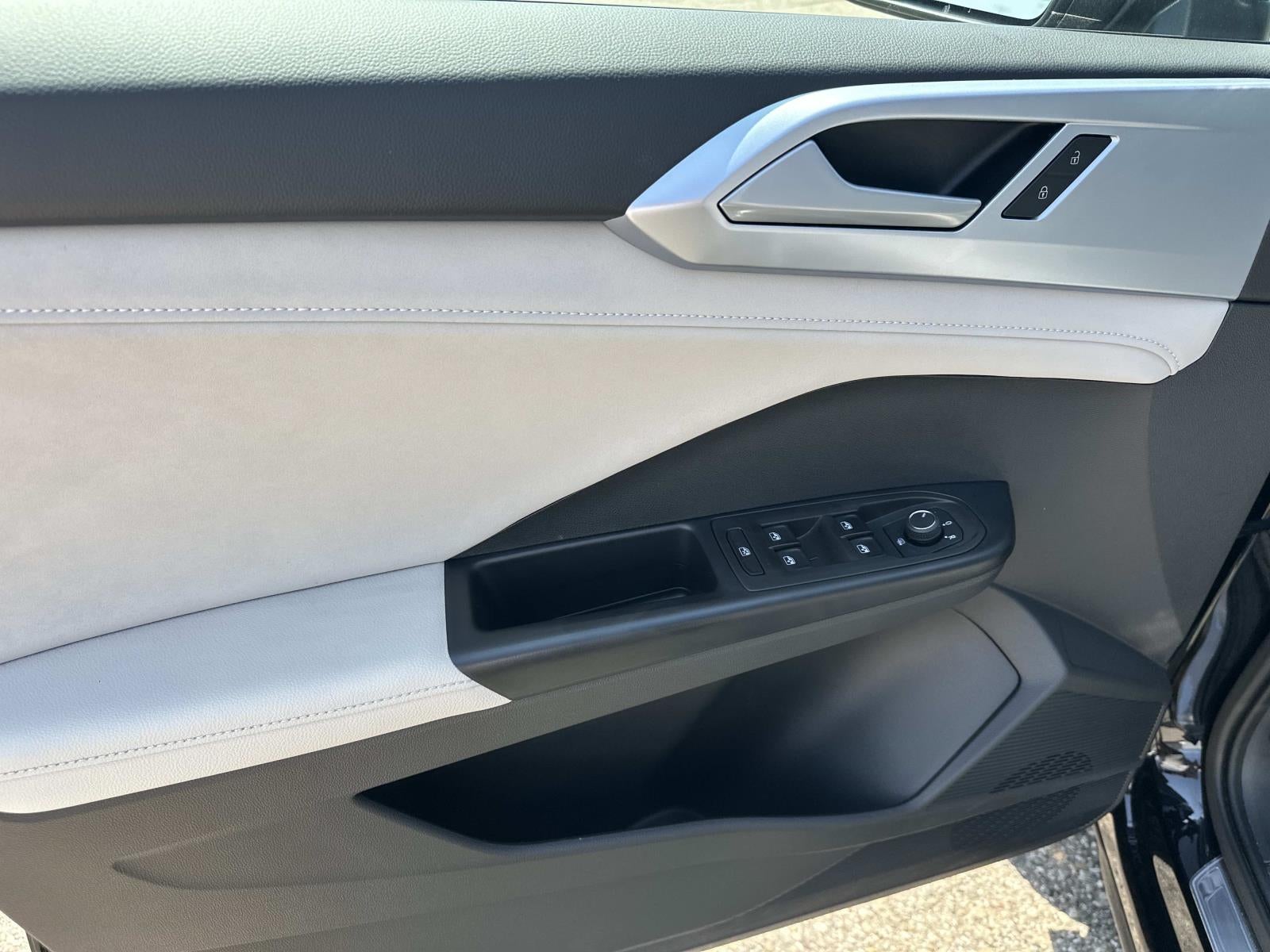 2025 Volkswagen Taos SE 4MOTION
