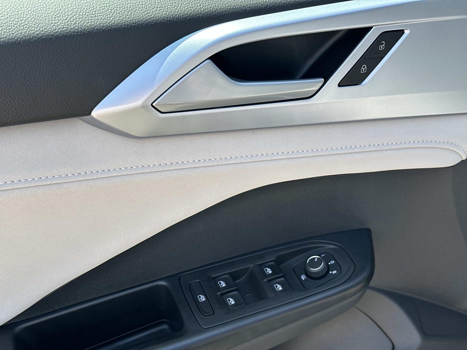 2025 Volkswagen Taos SE 4MOTION