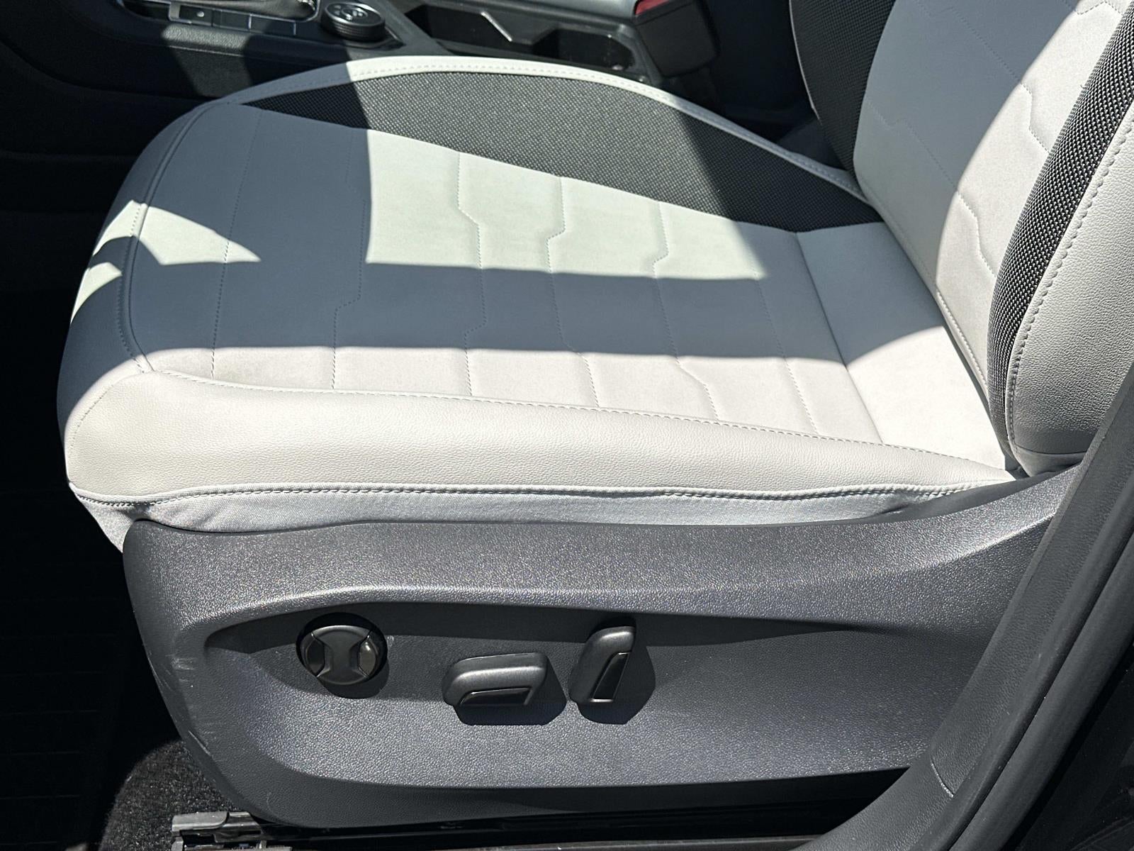 2025 Volkswagen Taos SE 4MOTION