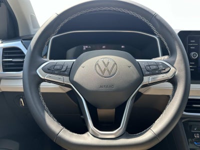 2025 Volkswagen Taos SE 4MOTION