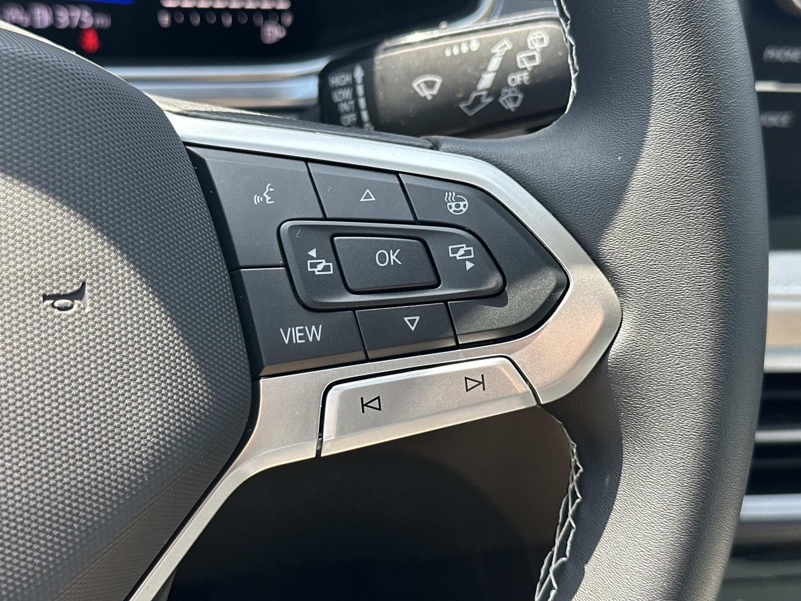 2025 Volkswagen Taos SE 4MOTION
