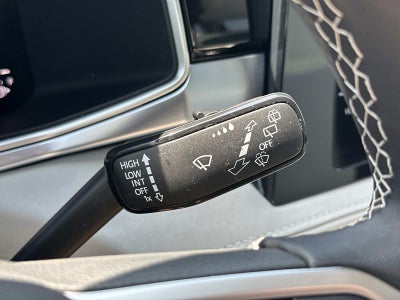 2025 Volkswagen Taos SE 4MOTION