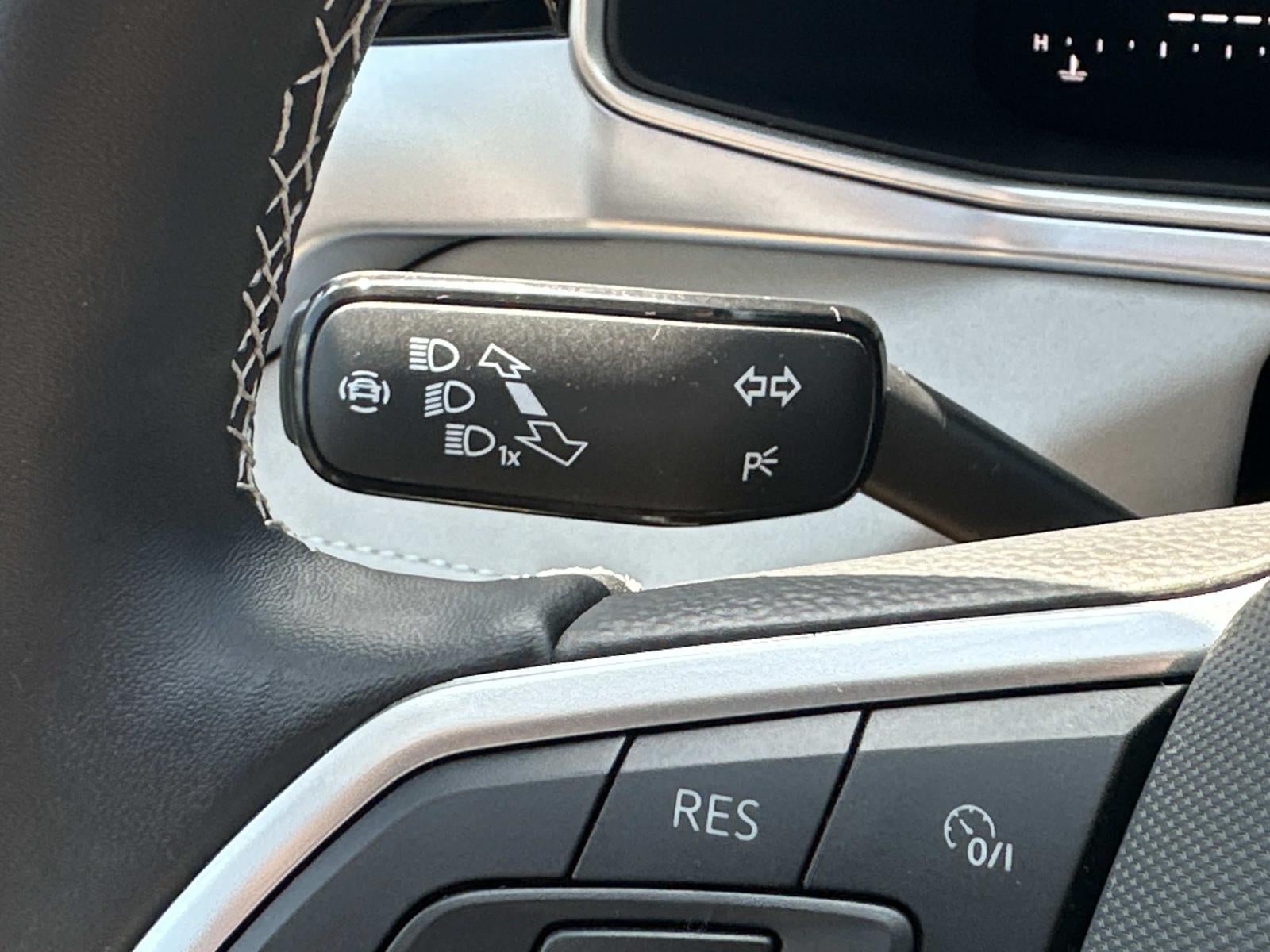 2025 Volkswagen Taos SE 4MOTION