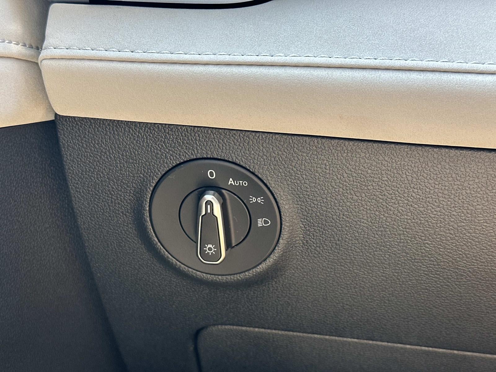 2025 Volkswagen Taos SE 4MOTION