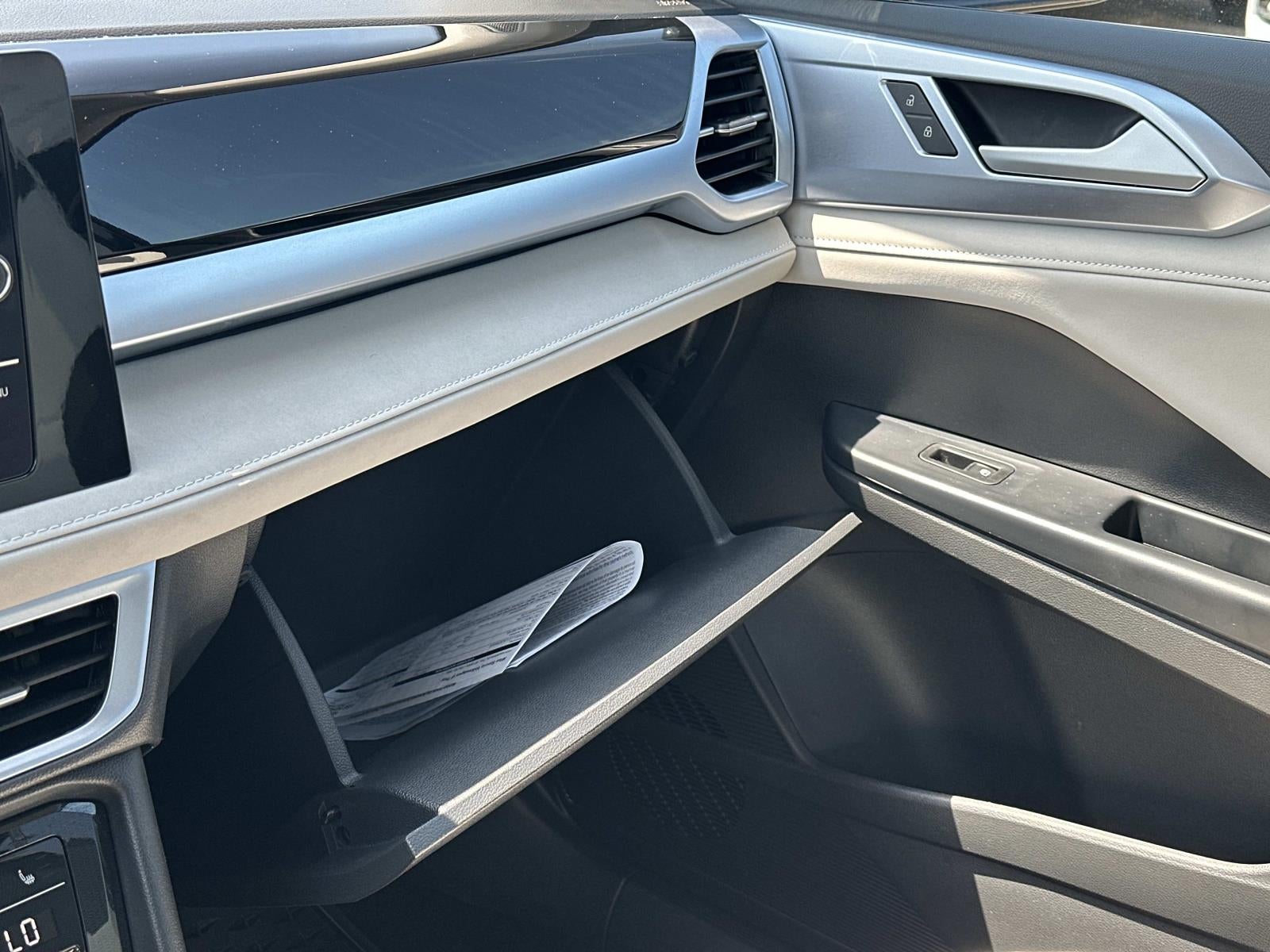 2025 Volkswagen Taos SE 4MOTION