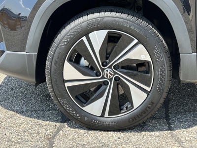 2025 Volkswagen Taos SE 4MOTION