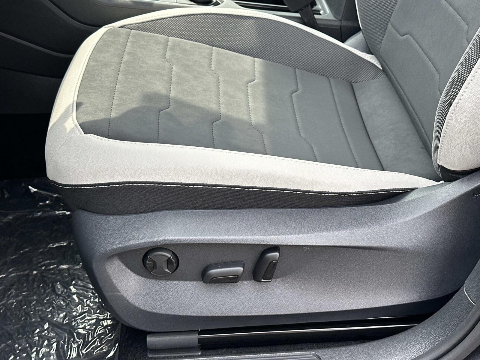 2026 Volkswagen Taos SE 4MOTION