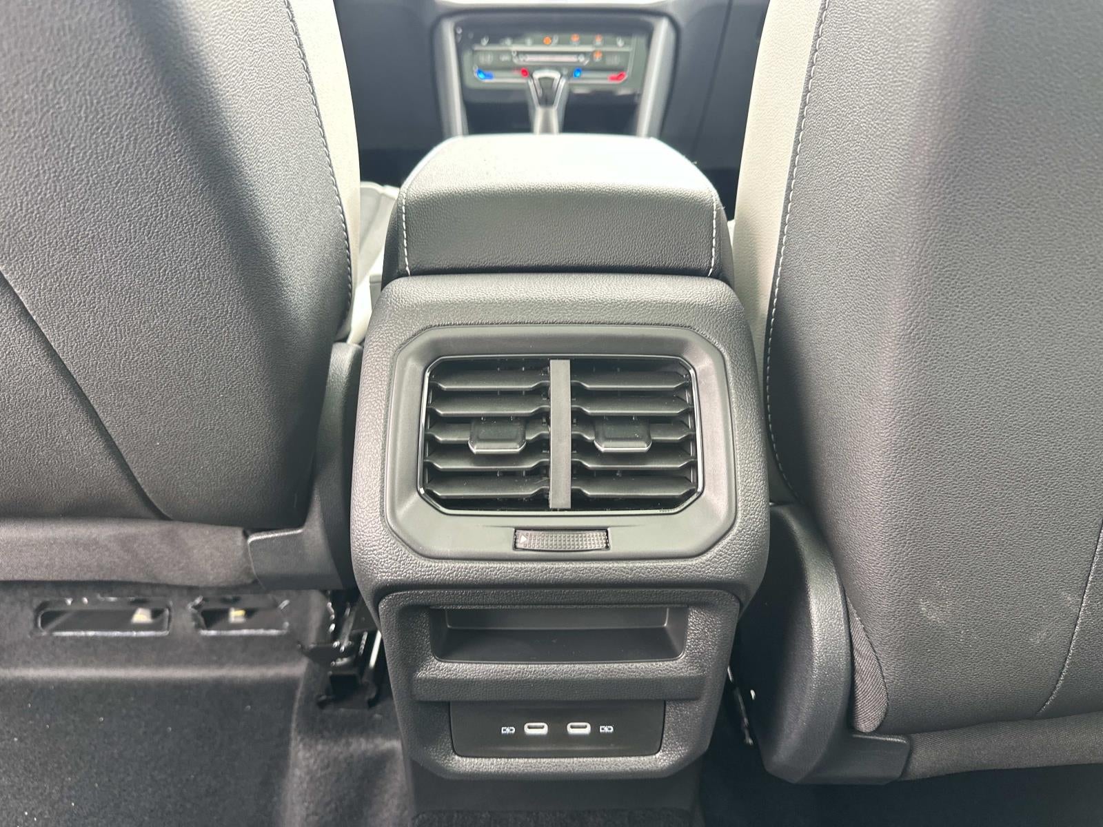2026 Volkswagen Taos SE 4MOTION