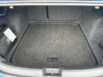 2023 Volkswagen Jetta SE Auto