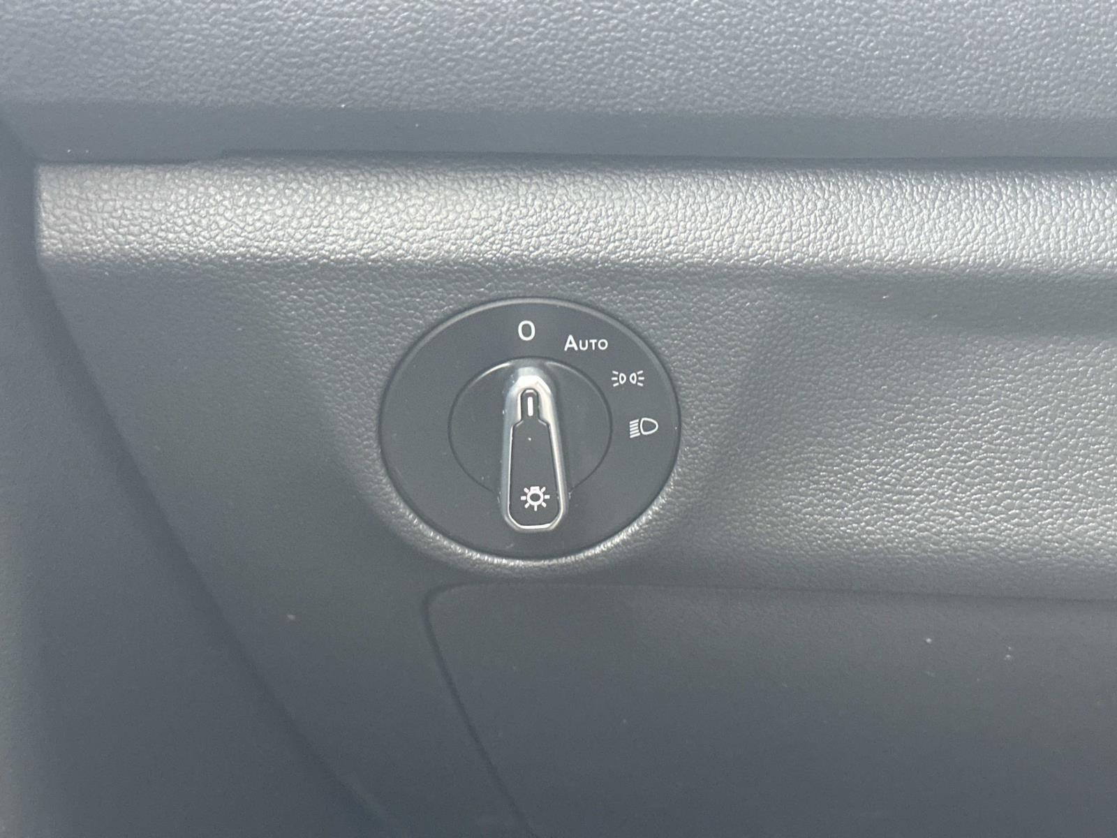 2023 Volkswagen Jetta SE Auto