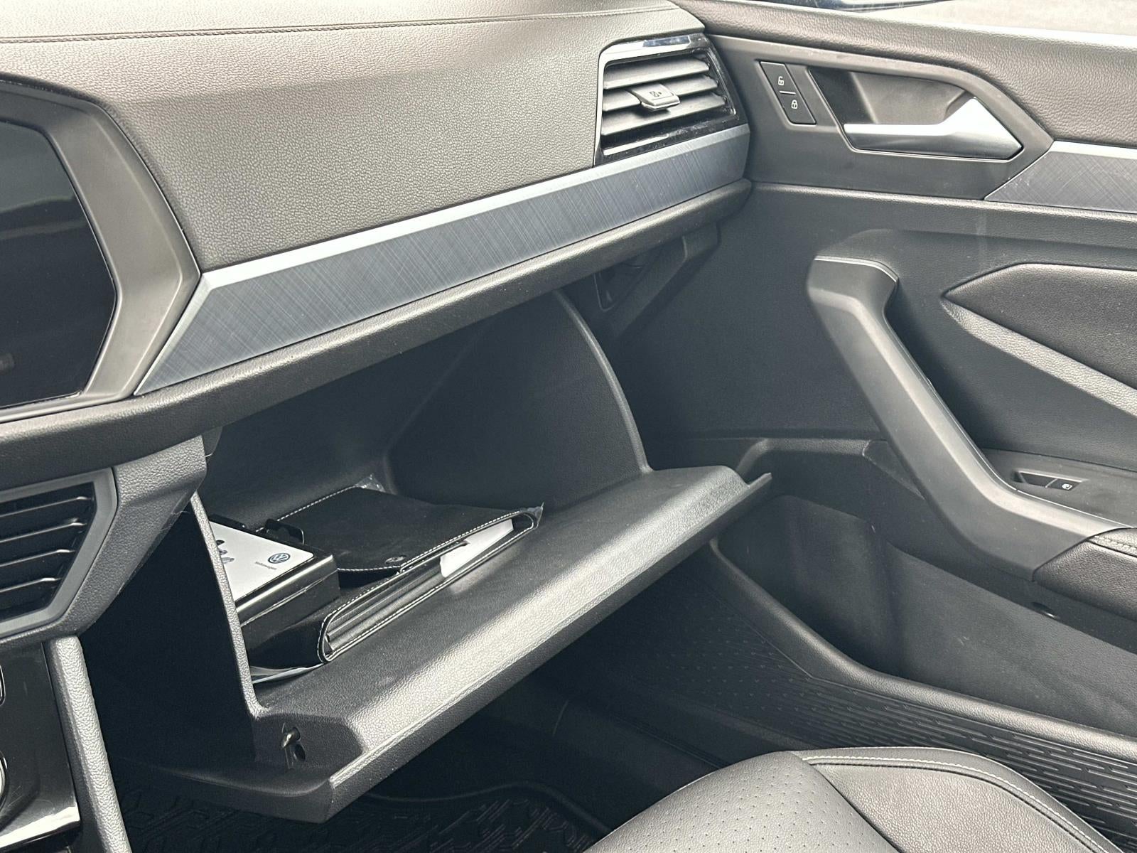 2023 Volkswagen Jetta SE Auto