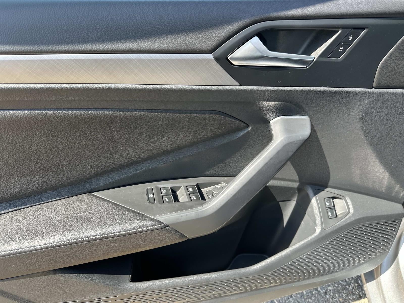 2023 Volkswagen Jetta SE Auto