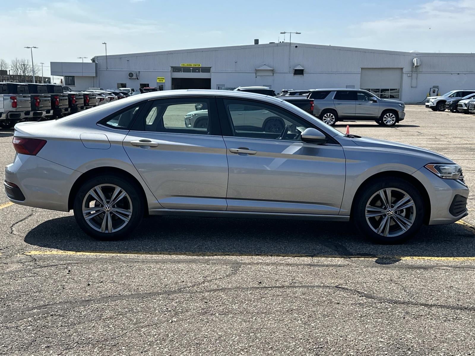 2023 Volkswagen Jetta SE Auto