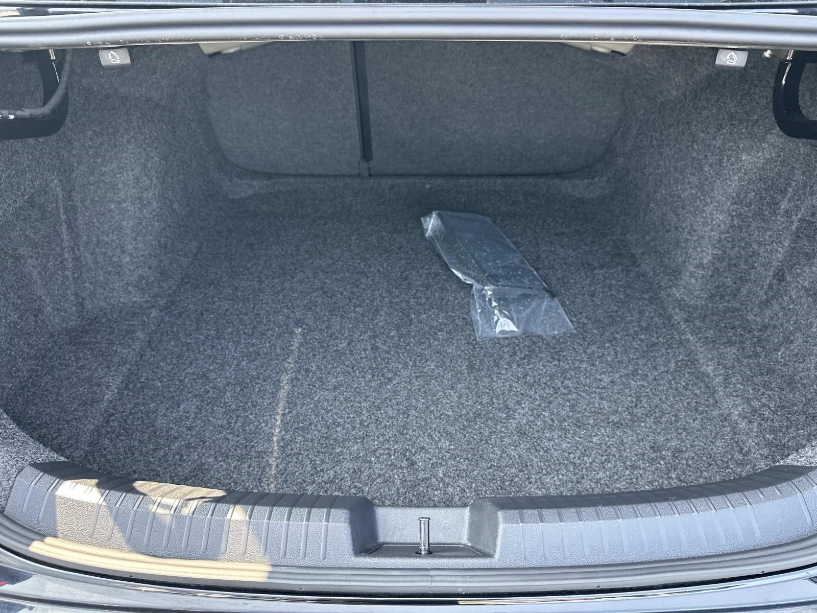 2025 Volkswagen Jetta SE Auto