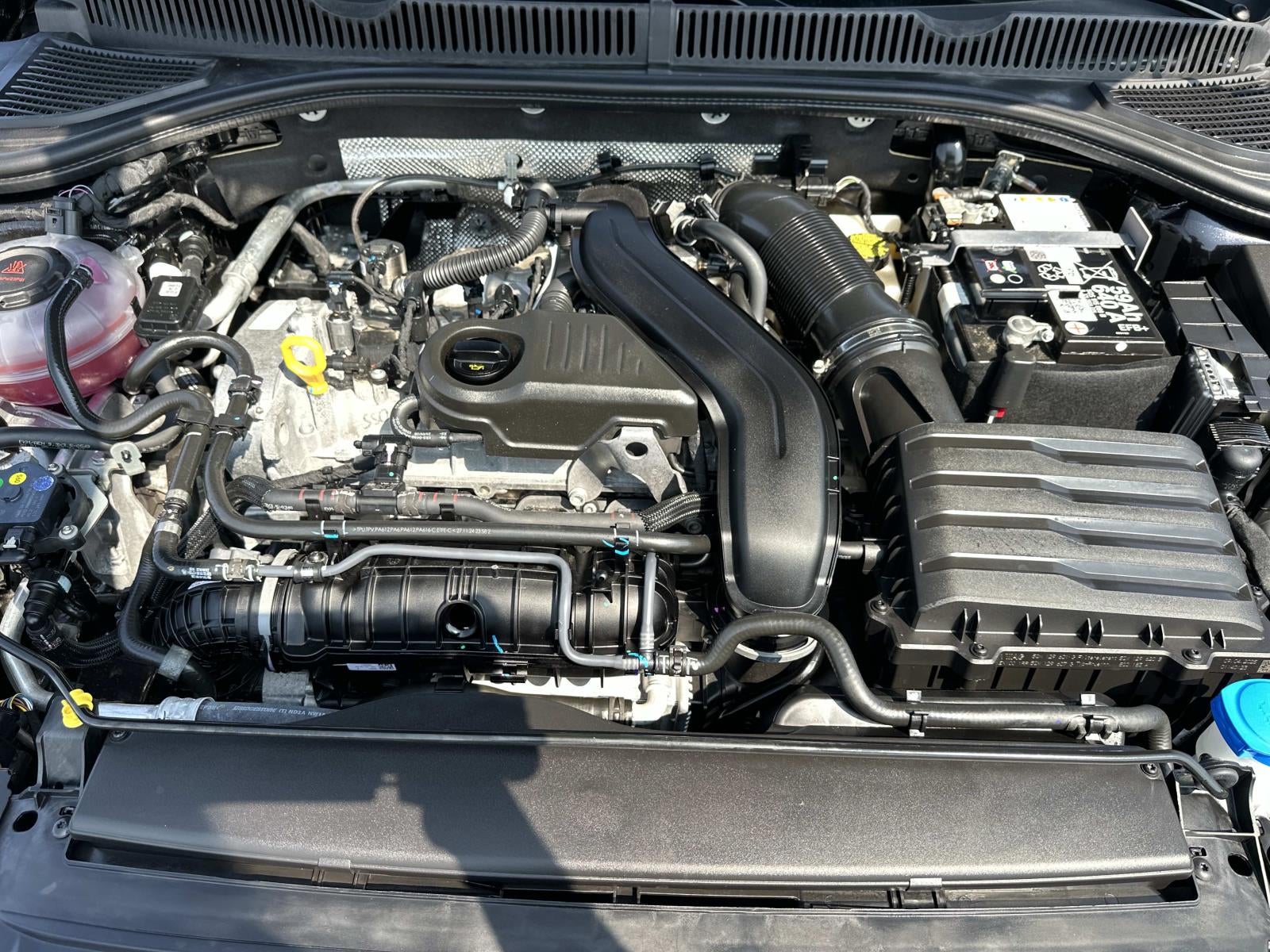 2025 Volkswagen Jetta SE Auto