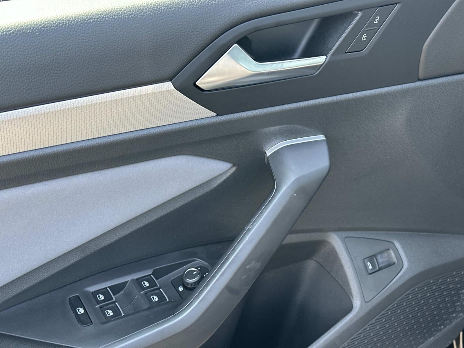 2025 Volkswagen Jetta SE Auto